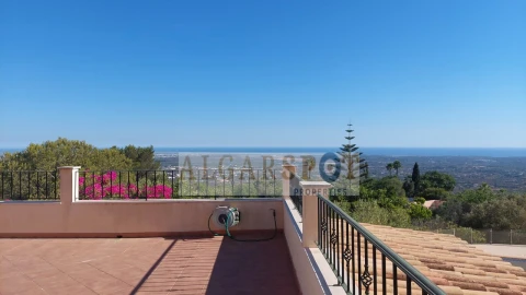 Moradia T4 para Venda em Santa Barbara de Nexe