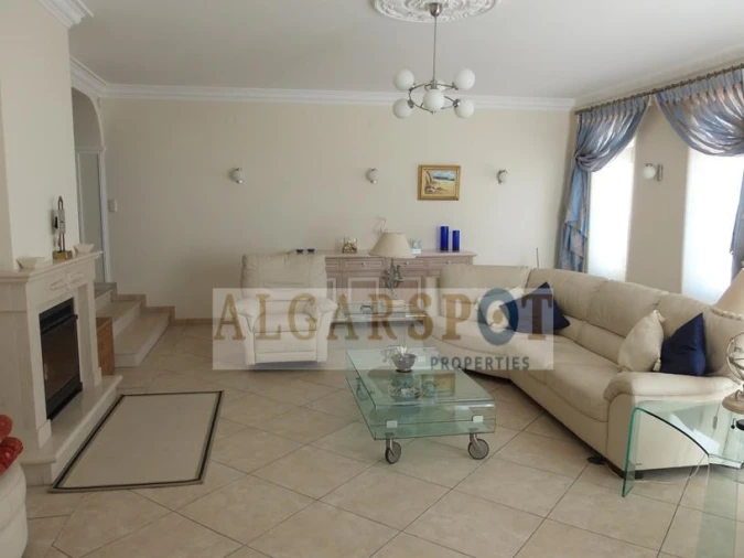 Moradia T4 para Venda em Santa Barbara de Nexe Foto 15