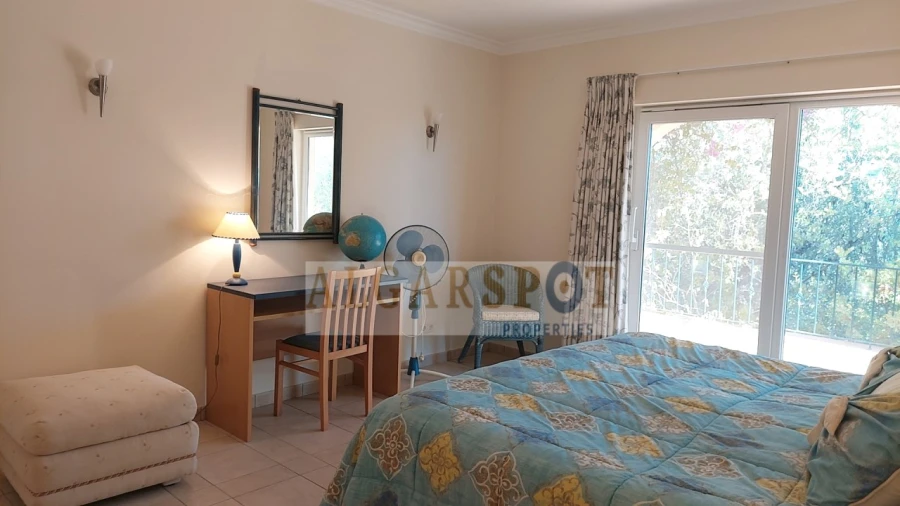 Moradia T4 para Venda em Santa Barbara de Nexe Foto 24