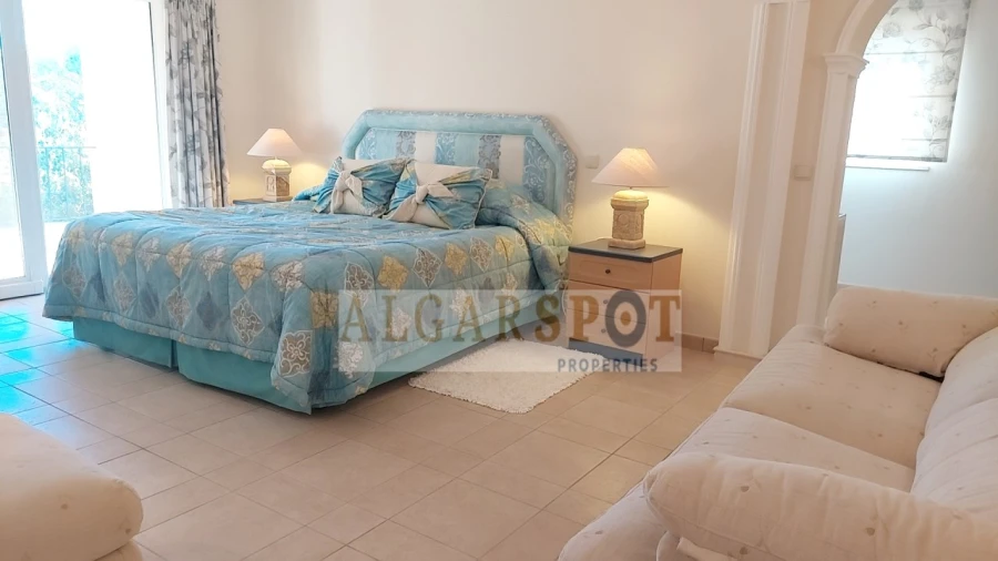 Moradia T4 para Venda em Santa Barbara de Nexe Foto 25