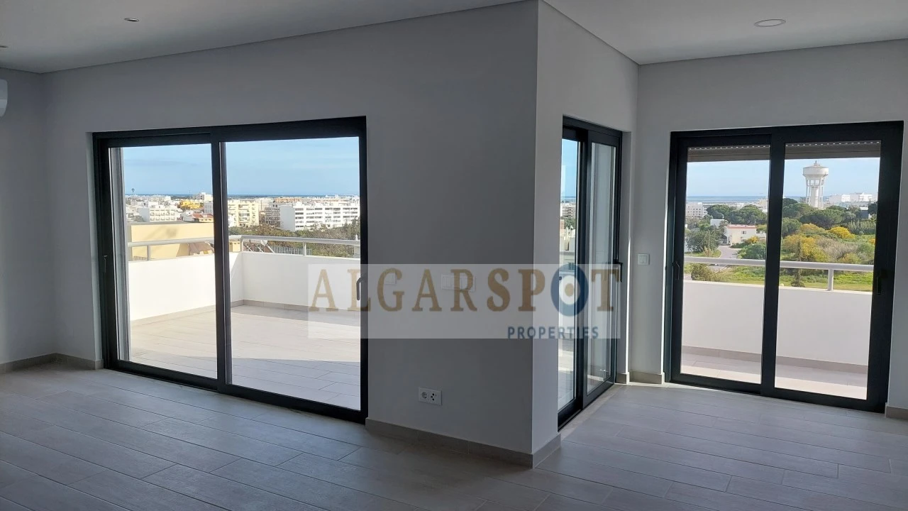 Apartamento T3 para Venda em Quelfes Foto 1