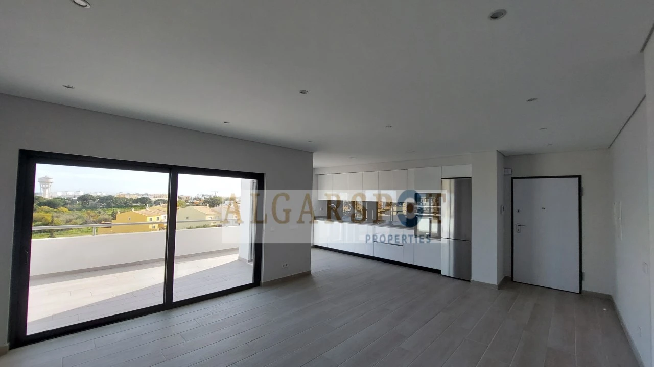 Apartamento T3 para Venda em Quelfes Foto 3