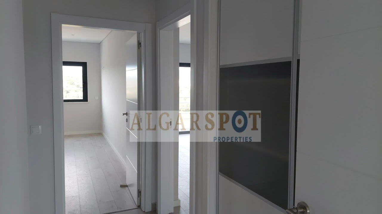 Apartamento T3 para Venda em Quelfes Foto 8