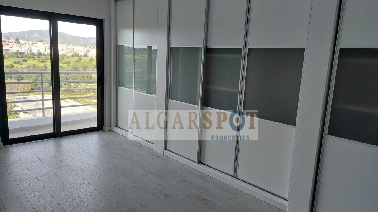 Apartamento T3 para Venda em Quelfes Foto 9