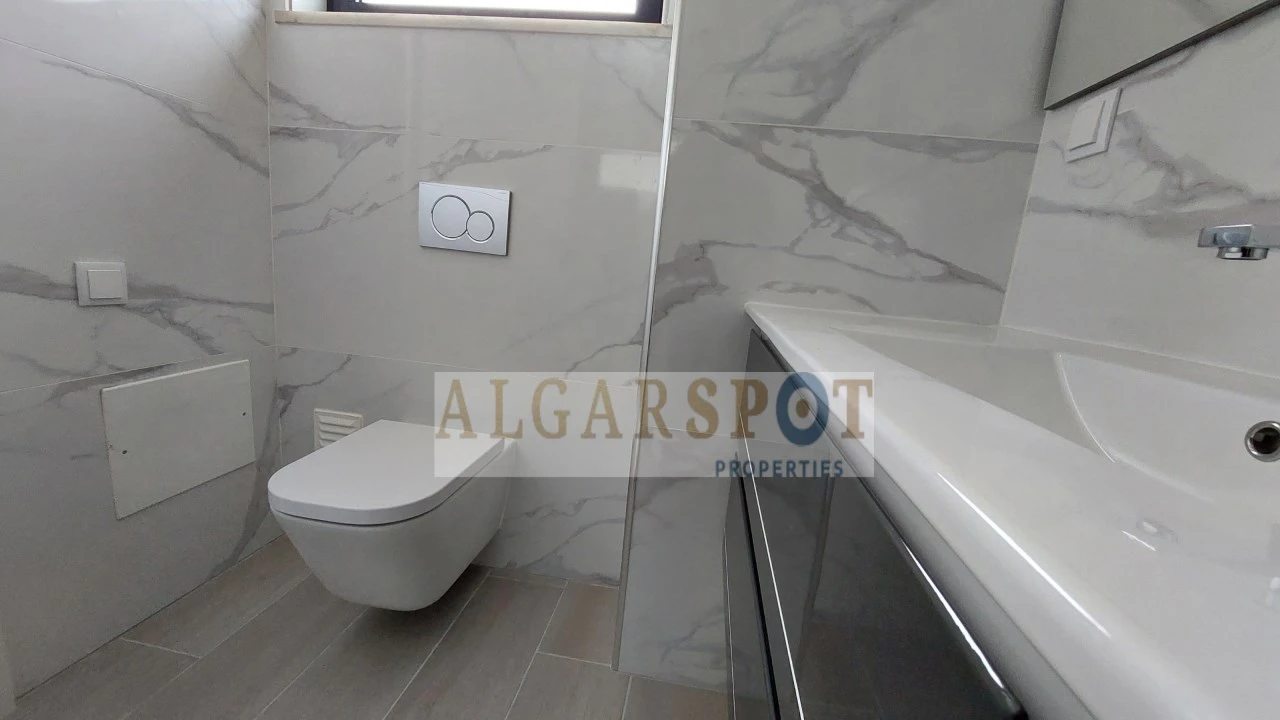 Apartamento T3 para Venda em Quelfes Foto 13