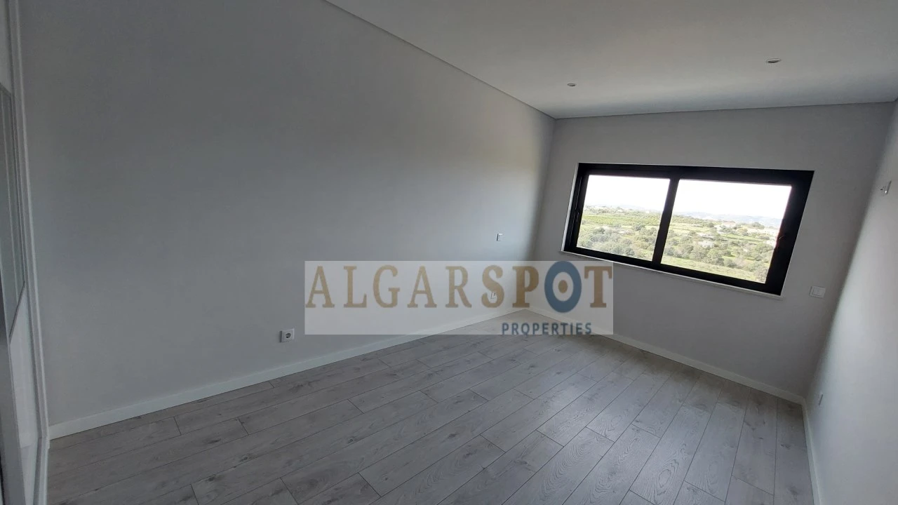 Apartamento T3 para Venda em Quelfes Foto 14