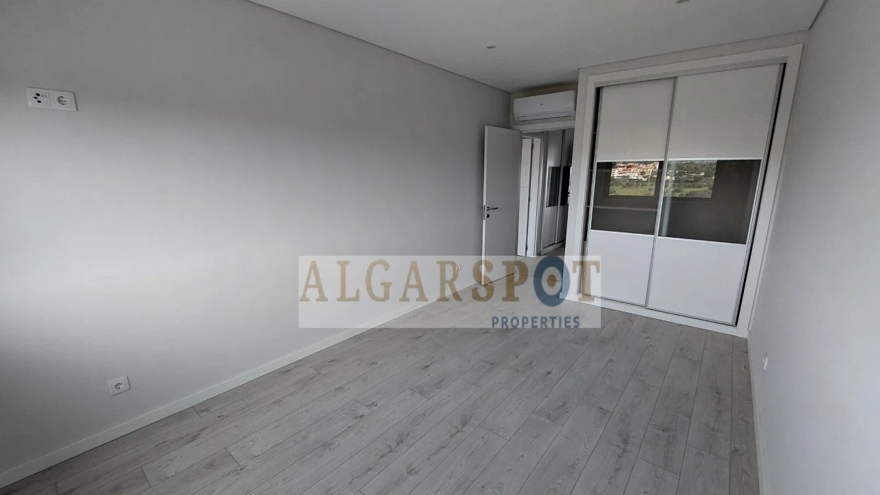 Apartamento T3 para Venda em Quelfes Foto 15
