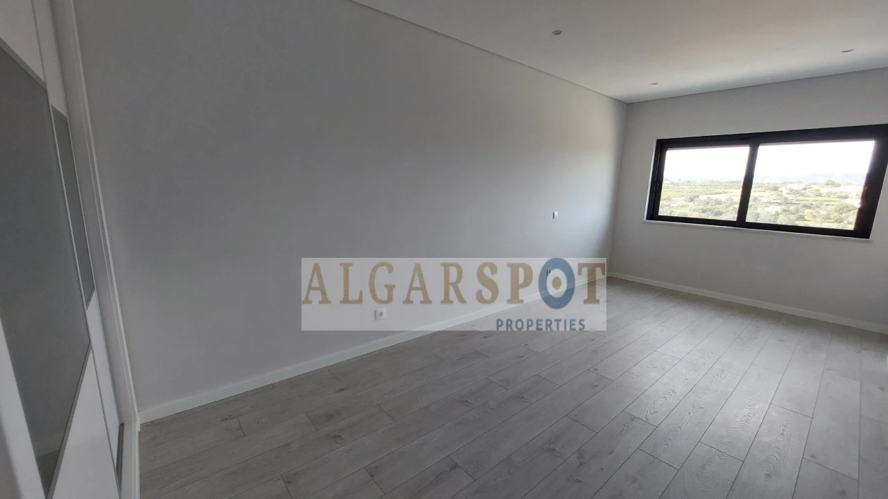 Apartamento T3 para Venda em Quelfes Foto 16