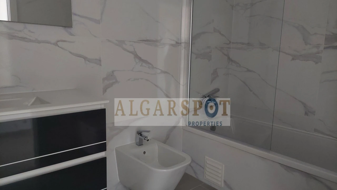 Apartamento T3 para Venda em Quelfes Foto 17