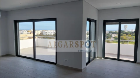Apartamento T3 para Venda em Quelfes
