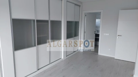 Apartamento T3 para Venda em Quelfes
