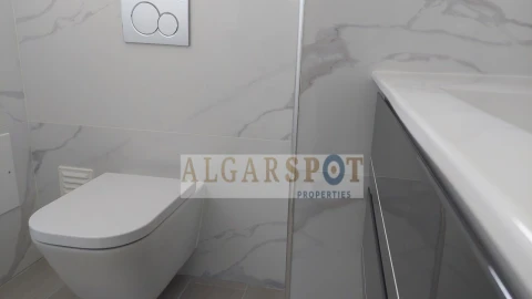 Apartamento T3 para Venda em Quelfes