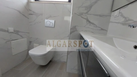 Apartamento T3 para Venda em Quelfes