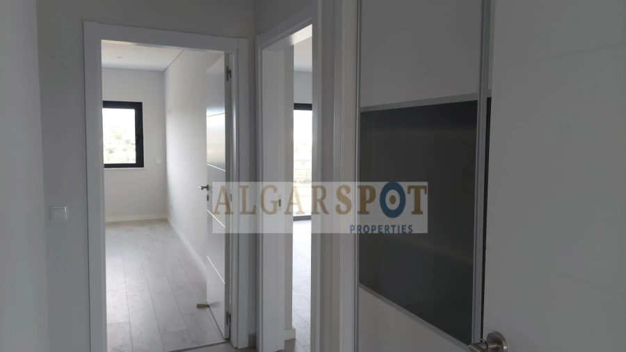 Apartamento T3 para Venda em Quelfes Foto 8