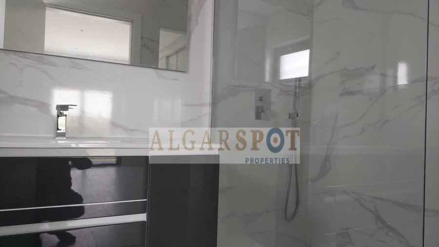 Apartamento T3 para Venda em Quelfes Foto 11
