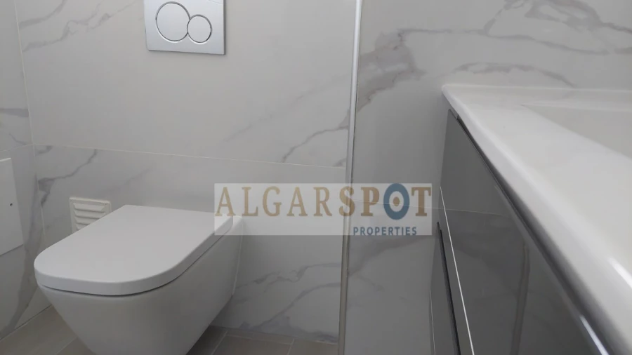 Apartamento T3 para Venda em Quelfes Foto 12