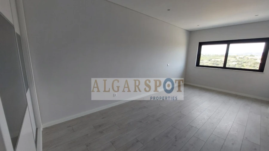 Apartamento T3 para Venda em Quelfes Foto 16