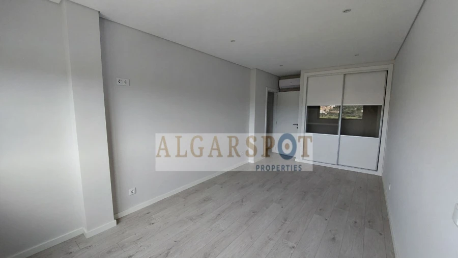 Apartamento T3 para Venda em Quelfes Foto 18