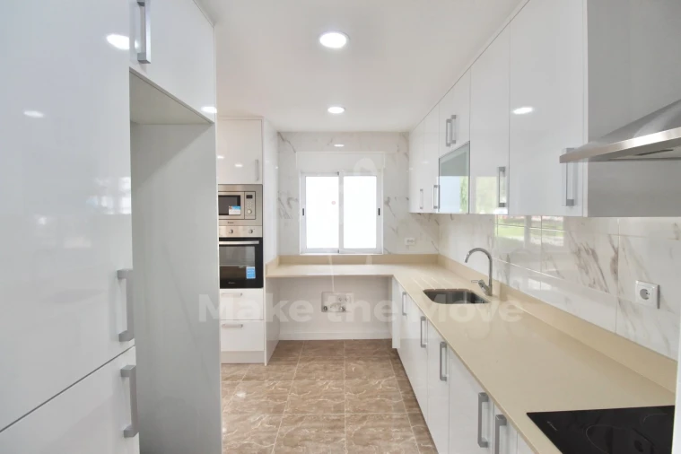 Apartamento T4 para Venda em Olhão Foto 5