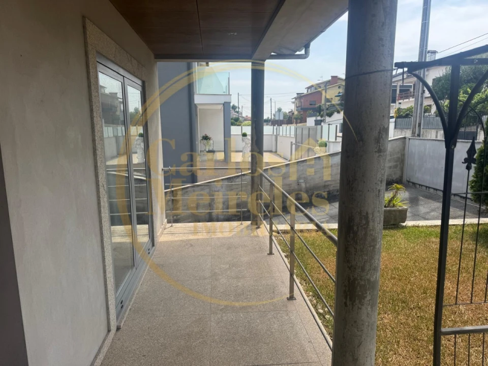 Moradia T3 para Venda em Vila Verde e Barbudo Foto 4