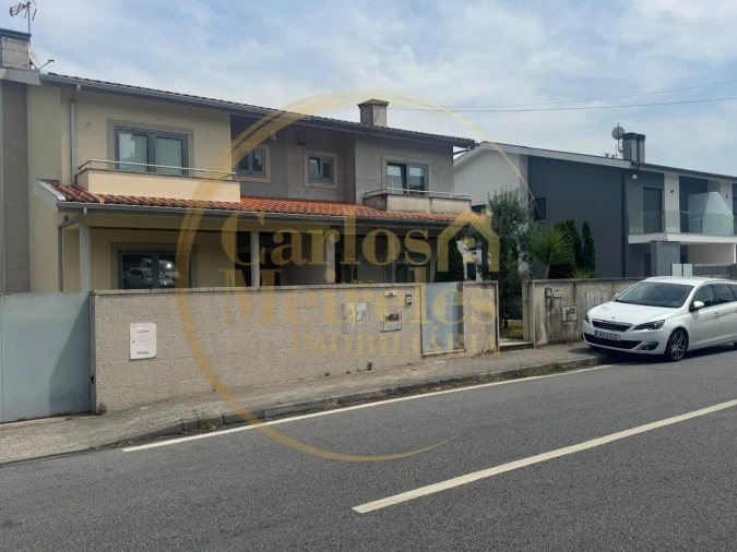 Moradia T3 para Venda em Vila Verde e Barbudo Foto 1