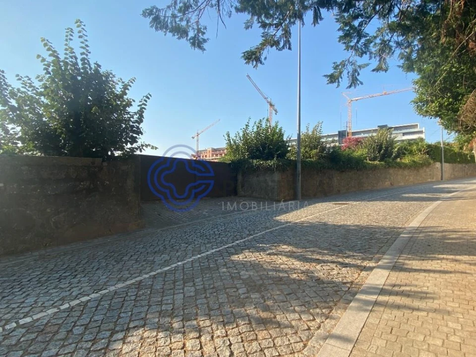 Terreno para Venda em Cidade da Maia Foto 11