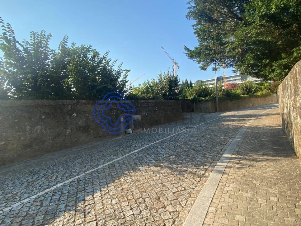 Terreno para Venda em Cidade da Maia Foto 10