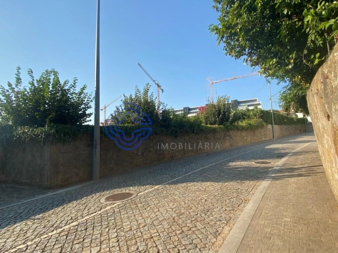 Terreno para Venda em Cidade da Maia Foto 12