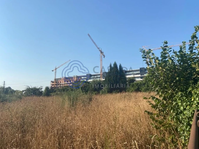 Terreno para Venda em Cidade da Maia Foto 3