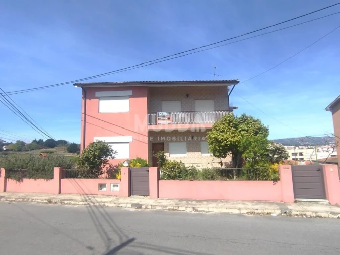 Moradia T5 para Venda em Santa Maria Maior Foto 1