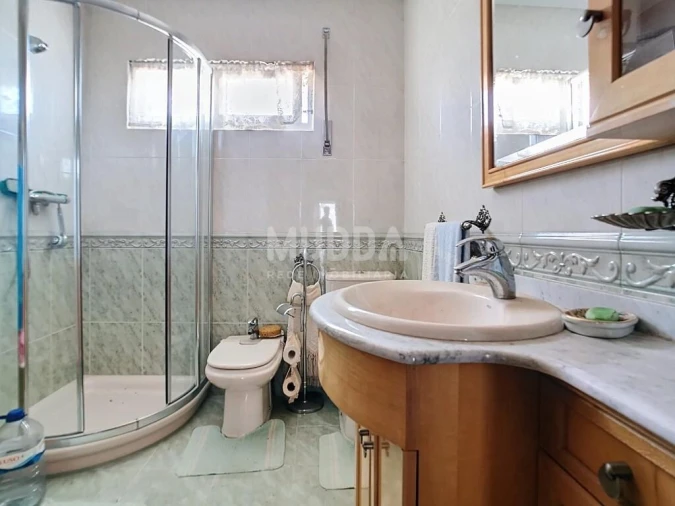 Moradia T5 para Venda em Santa Maria Maior Foto 11