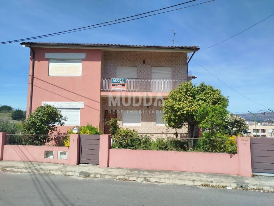 Moradia T5 para Venda em Santa Maria Maior Foto 2