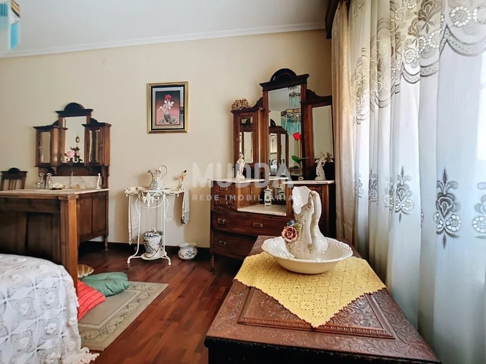 Moradia T5 para Venda em Santa Maria Maior Foto 9