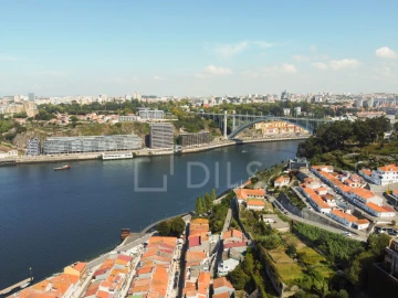 Moradia T6 para Venda em Santa Marinha e São Pedro da Afurada