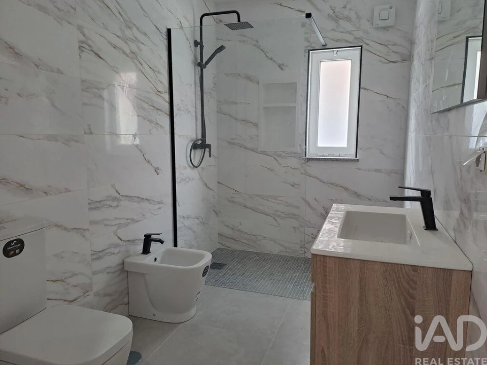 Moradia T3 para Venda em Louriçal Foto 13