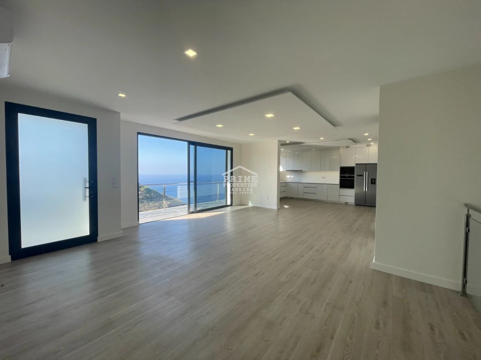 Moradia T3 para Venda em Ribeira Brava Foto 2