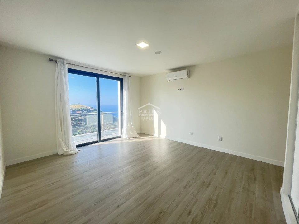 Moradia T3 para Venda em Ribeira Brava Foto 8