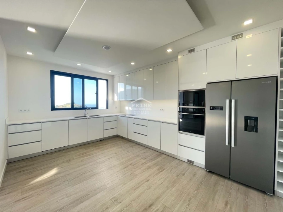 Moradia T3 para Venda em Ribeira Brava Foto 3