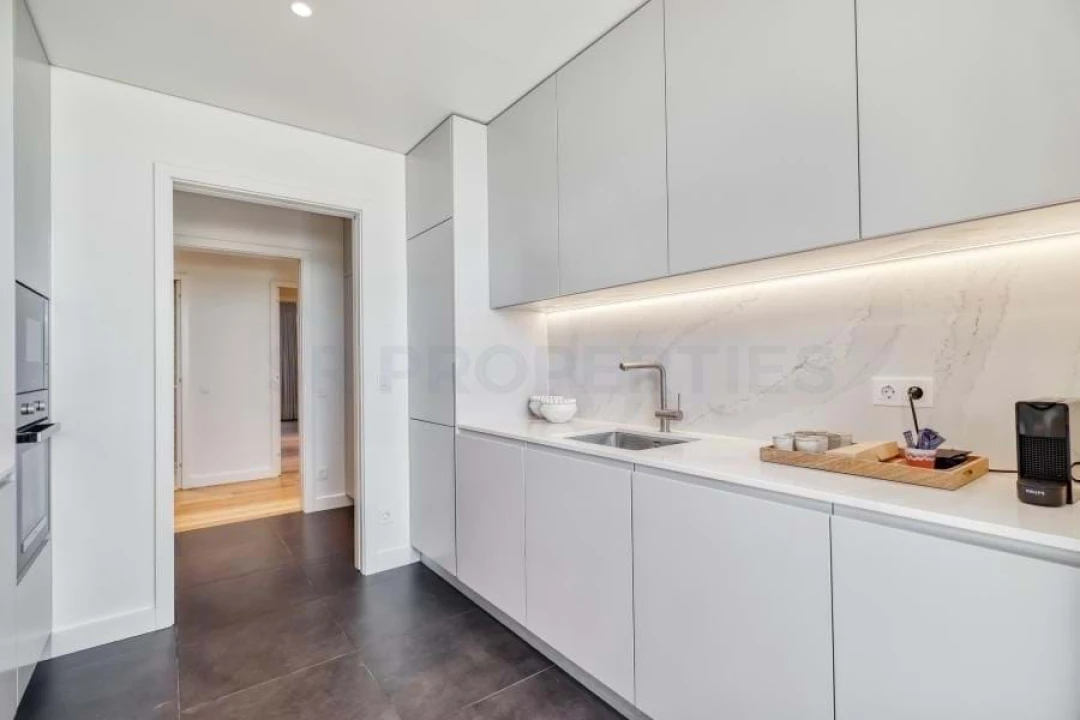 Apartamento T2 para Venda em Quarteira Foto 13