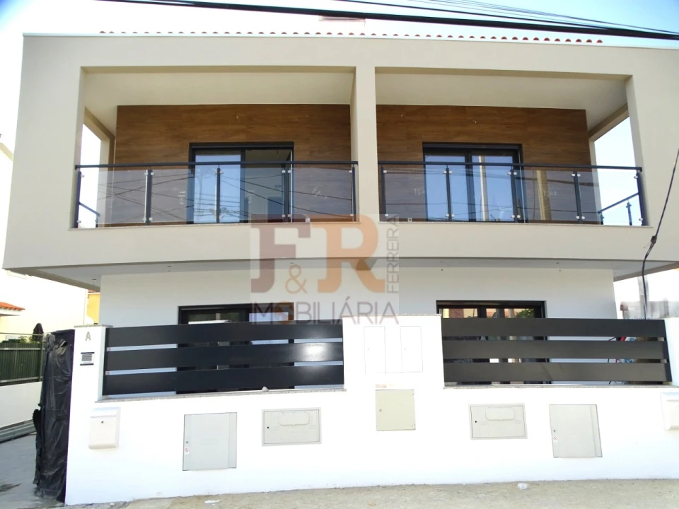 Moradia T3 para Venda em Quinta do Conde Foto 4