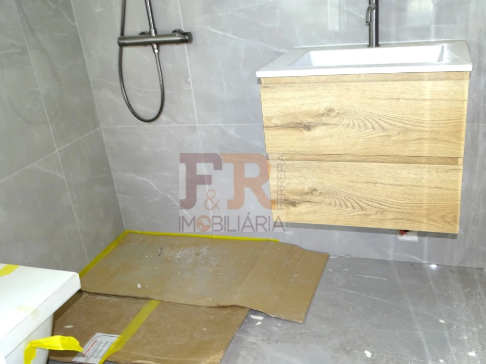 Moradia T3 para Venda em Quinta do Conde Foto 18