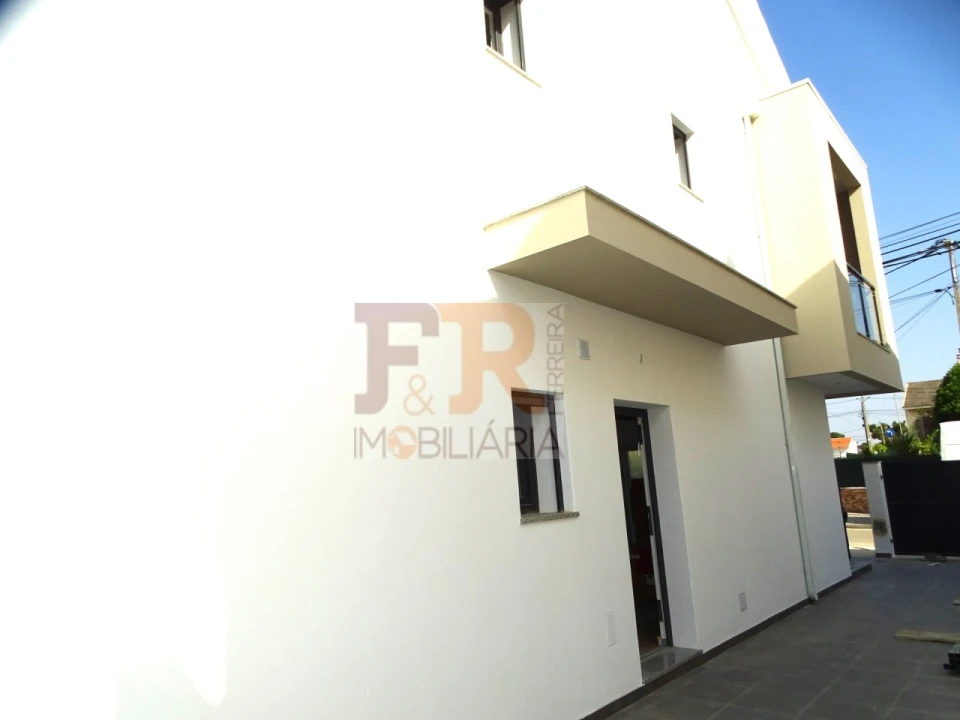 Moradia T3 para Venda em Quinta do Conde Foto 30