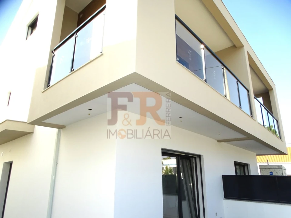 Moradia T3 para Venda em Quinta do Conde Foto 31