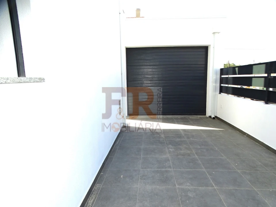 Moradia T3 para Venda em Quinta do Conde Foto 3