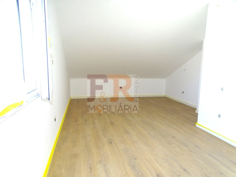Moradia T3 para Venda em Quinta do Conde Foto 40