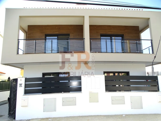 Moradia T3 para Venda em Quinta do Conde Foto 4