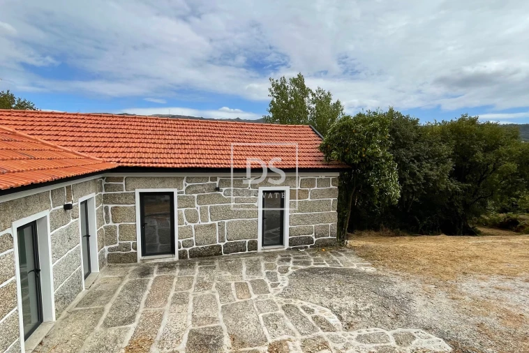 Quinta T3 para Venda em Várzea, Aliviada e Folhada Foto 1