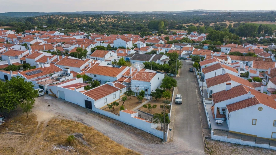 Moradia T3 para Venda em Nossa Senhora da Tourega e Nossa Senhora de Guadalupe Foto 2