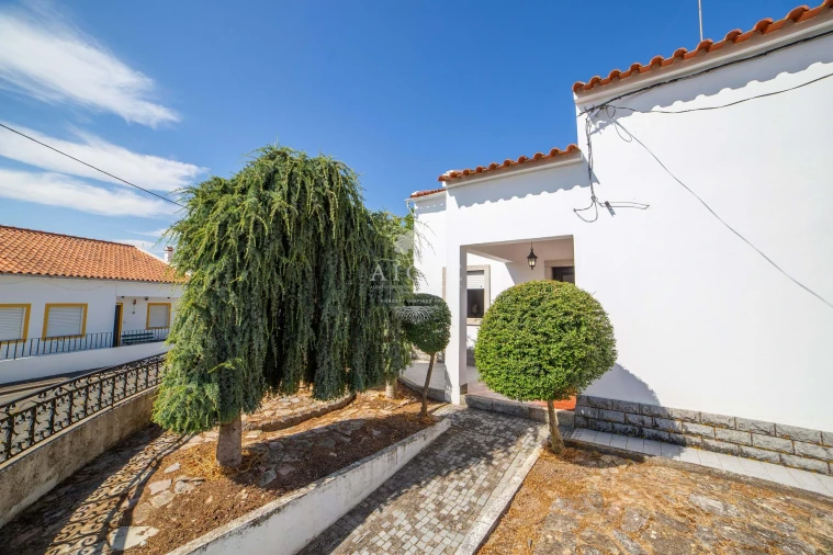 Moradia T3 para Venda em Nossa Senhora da Tourega e Nossa Senhora de Guadalupe Foto 3
