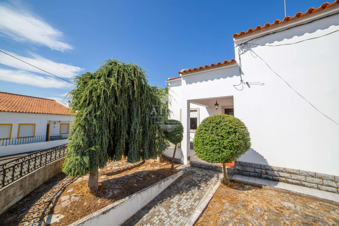 Moradia T3 para Venda em Nossa Senhora da Tourega e Nossa Senhora de Guadalupe Foto 3
